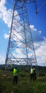 Completarea Inelului de 400 kV al României prinde contur în zona de vest: a început montarea cablurilor pe noua linie de înaltă tensiune Porțile de Fier- Anina 