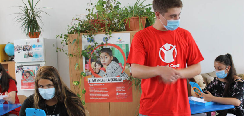 Salvați Copiii România accelerează dotarea copiilor vulnerabili cu tablete și acces la internet