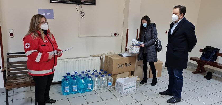 03-Crucea Roșie Română Mureșeană donează echipamente de protecție și materiale sanitare către centrele de vaccinare din Târgu Mureș