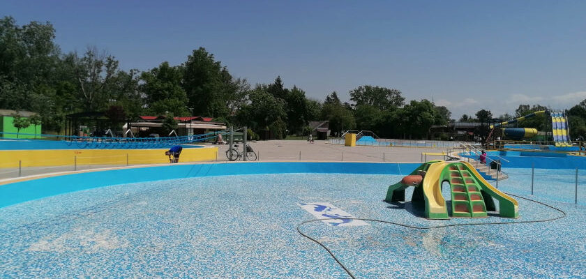 Strandul Neptun se deschide