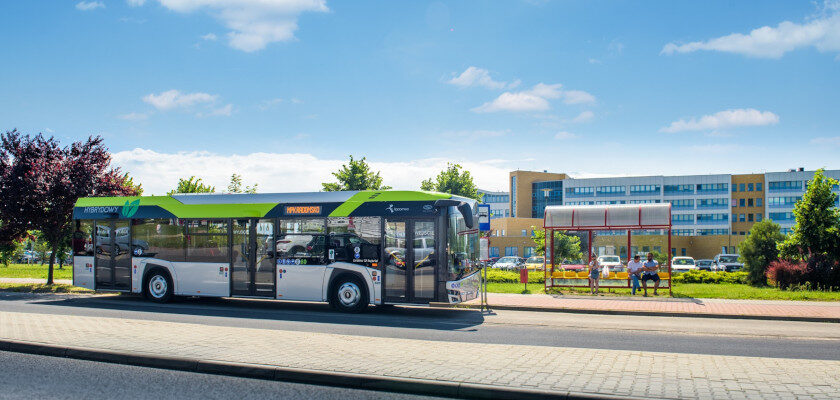 Câmpia Turzii inițiază propriul sistem de transport public local cu șapte autobuze hibrid marca Solaris