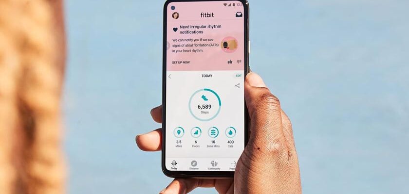 O nouă funcție Fitbit permite mai ușor detecția fibrilației atriale