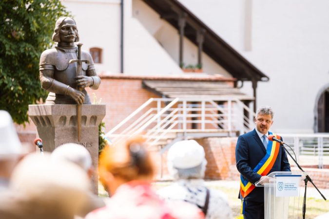 Bustul lui Iancu de Hunedoara va dăinui, de azi, în Cetatea Târgu Mureș.