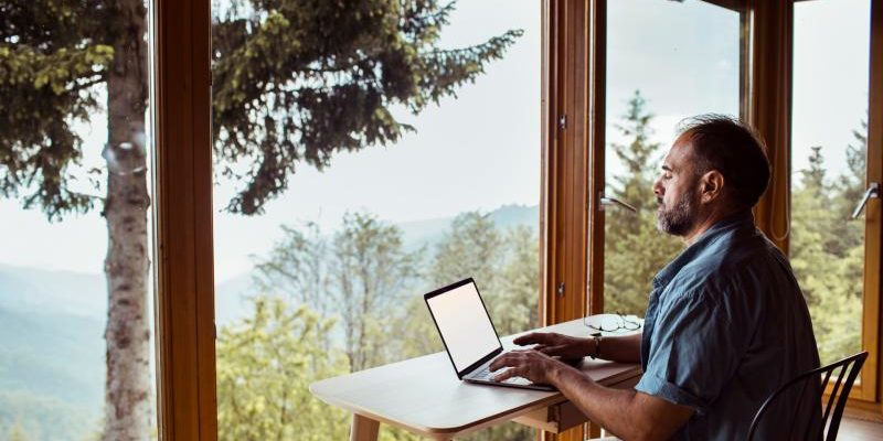 Experienta Work from home. Pandemia a dublat numarul angajatilor din U.E. care lucreaza de acasa