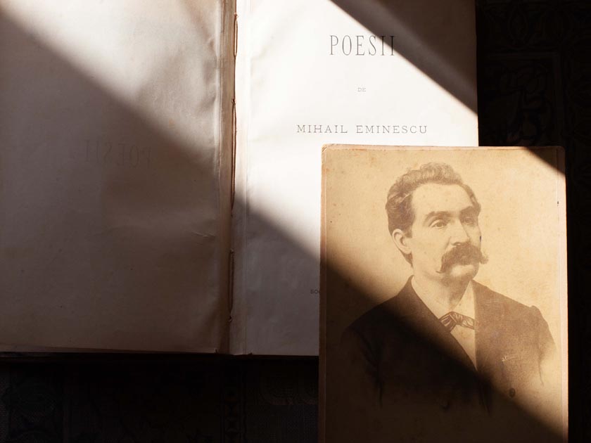 Ultima fotografie a poetului Mihai Eminescu și ediția princeps „Poesii”