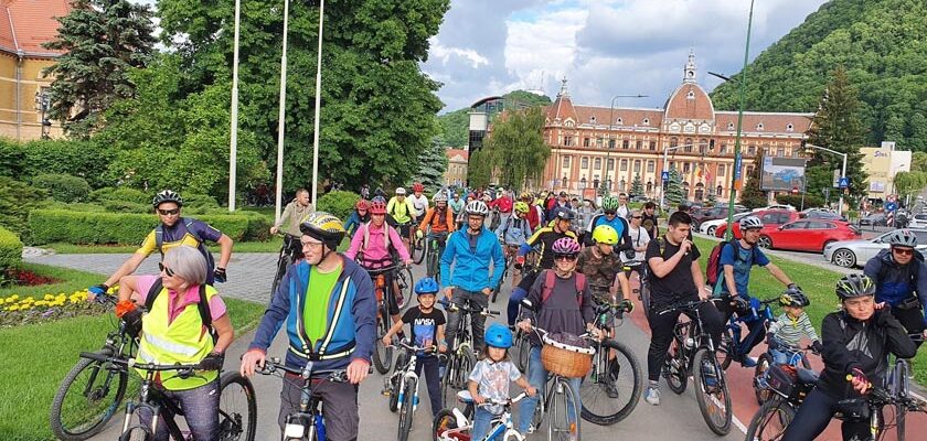 Asociația Tot Mai Verde și Asociaţia Bastonul Alb colaborează pentru a aduce bucuria mersului pe bicicletă și persoanelor nevăzătoare Masa Critică Brașov Iunie 2023