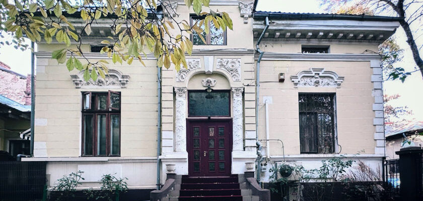 O vila antebelica se inchiriază cu 2.100 de euro pe luna pe platforma de imobiliare StoriaStoria x Aici a stat (1)01