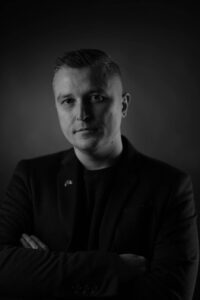 Un antreprenor român lansează Code-Host, prima platformă de comercializare de software globală