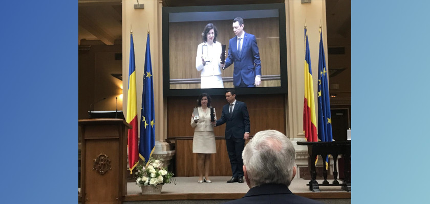 cover ZP Institutul Bancar Roman a fost decorat de catre Presedintele Romaniei, Klaus Iohannis cu Ordinul Meritul Industrial si Comercial in grad de ofiţer, cu ocazia Zilei Educaţiei Financiare 1