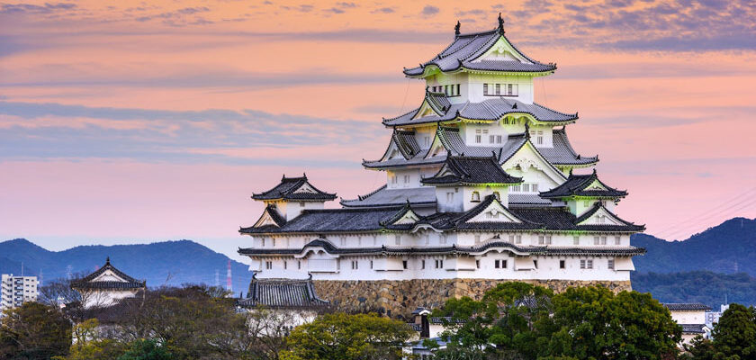 Himeji Castle in Japan Descoperirea culturii japoneze prin intermediul excursiilor culturale