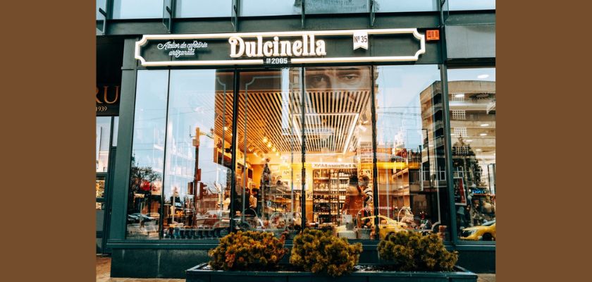 Brandul Dulcinella, venit din Republica Moldova și prezent în România din anul 2019, anunță extinderea rețelei de cofetării în București, Iași și Suceava.  Cofetăriile s-au deschis în locații centrale, tip mall, au creat 16 noi locuri de muncă și au necesitat împreună o investiție de peste 300.000 de euro. “Deschiderea de noi locații face parte din strategia noastră de expansiune. Scopul nostru este să valorificăm la maximum potențialul brandului prin locații cu vizibilitate, trafic și facilitate pentru clienți cât mai mari, astfel încât să putem dezvolta, pe termen lung, brandul Dulcinella la nivel național. Mai mult decât atât, în noul plan de dezvoltare pe care îl avem punem accent pe noutate, adaptabilitate, dar și pe o cultură organizațională functională, oferind beneficii extra pentru angajați și încercând constant să ii ajutăm să crească alături de noi.” (Sergiu Diaconu, reprezentantul acționarilor Dulcinella) Cu ocazia noilor cofetării, Dulcinella lansează 5 produse noi dedicate noilor locații Profiterolul, platourile de prăjituri premium, eclerele și gogoșile umplute vor fi noile vedete ale acestor săptămâni, fiind proaspăt lansate în toate cele 20 de cofetării din țară.  “Studiem constant comportamentul de consum al romanilor in materie de dulciuri produse de patiserie si reusim sa ne adaptam destul de rapid la tendintele actuale. Asa am lansat cele 5 produse noi, fiind unele dintre cele mai consumate dulciuri de către români. Ne bucurăm de atenția și dragostea pe care fiecare client le-a oferit locațiilor Dulcinella în ultimii 5 ani și credem că România este o piață excelentă care și-a atins abia 25% din potențial în privința segmentului de dulciuri și produse de patiserie de calitate.”(Sergiu Diaconu, reprezentantul acționarilor Dulcinella) Dulcinella la București În București, noile locații Dulcinella s-au deschis în Promenada Mall și Mega Mall, venind sa completeze celelalte 5 locații din capitală - Grivița, Ștefan cel Mare, Pantelimon, Iuliu Maniu și Brâncoveanu. Dulcinella în Moldova În zona istorică a Moldovei, cele două noi puncte Dulcinella s-au deschis în Iulius Mall Suceava și Palas Iași. Pe lângă acestea, grupul Dulcinella mai are magazine în Bacău, Botoșani, Roman, Piatra Neamț, Pașcani și Fălticeni. Dulcinella este un brand fondat în anul 2005, în Republica Moldova. Din 2019 s-a extins și în România cu peste 20 de magazine proprii în 10 orașe, dintre care 7 locații în București, având fabrica la Târgu Neamț și peste 120 angajati. Din 2024, aceasta este deținută de Cornelius H Group, un fond de investiții din Marea Britanie cu rădăcinile tot în Republica Moldova.