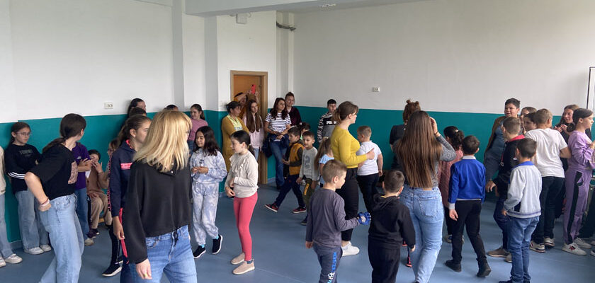 Creștem prin teatru Fundația pentru Istorie, Cultură și Educație Rediu 1