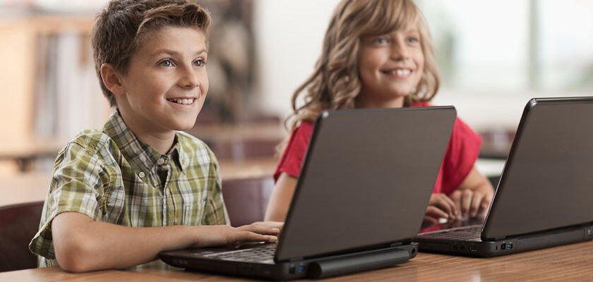 Top 6 aplicații și resurse online pentru învățarea limbii franceze de către copii în Era Digitală