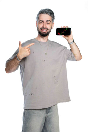 Radu Bucălae devine Robby Anonimul în comedia MENTORII, primul lungmetraj produs de UNTOLD Universe