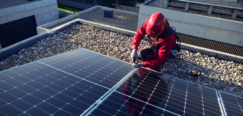 Compania E.ON Energie România a instalat, în primele opt luni ale acestui an, peste 3.500 de sisteme panouri fotovoltaice la clienții rezidențiali