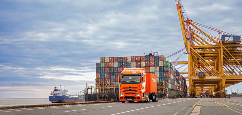 Gebrüder Weiss România prezintă o analiză a modului în care transportul maritim și aerian s-au completat reciproc, esențiale pentru comerțul global, fiecare având avantaje distinct