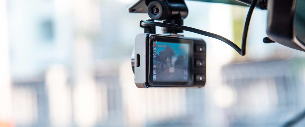 De ce sa investesti în senzori de parcare sau camere video auto