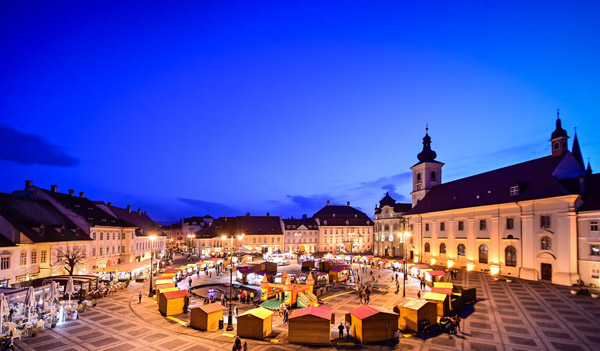 Târgul de Paști din Sibiu cu animăluțe și verdeață, în Piața Mare (2)