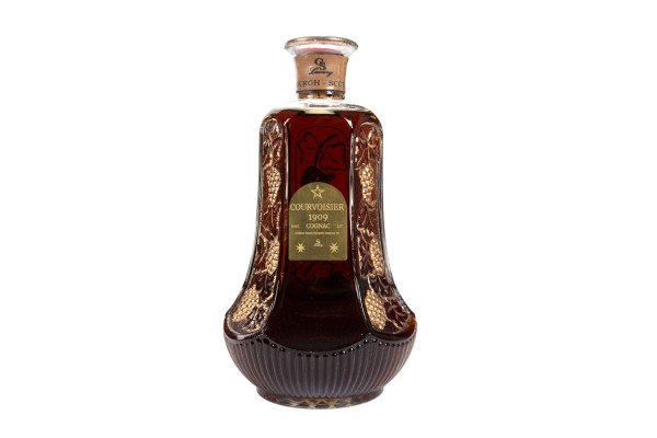 Whisky-uri, Vinuri și Șampanii vechi de peste 100 de ani în Licitația Artmark de Paște!