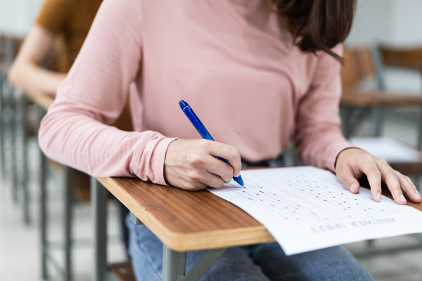 A început evaluarea PISA 2025 în România peste 10.000 de elevi participa la testare