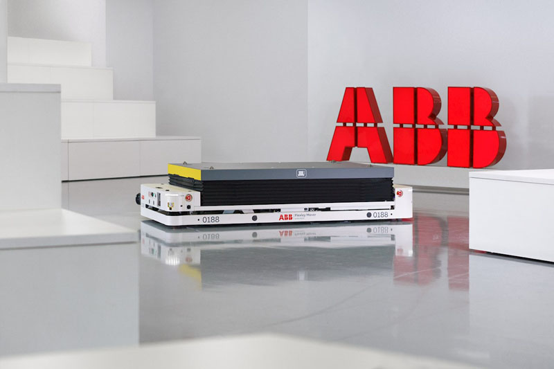 ABB extinde autonomia bazată pe inteligența artificială la robotul mobil Flexley Mover