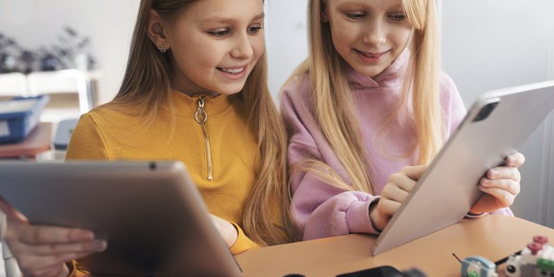 SARO - asistentul virtual cu AI care ajută elevii și profesorii în școlile din România