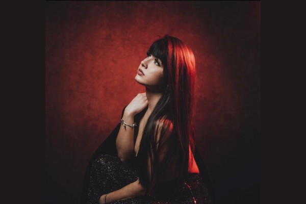 Sarah, în vârstă de doar 16 ani, elevă a unei școli de muzică, coordonată de profesorii Irina și Alexandra Pashalov din Onești, continuă să impresioneze scena muzicală românească