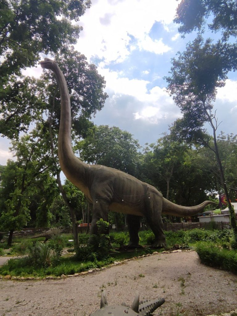 Neptun Destinația surpriză pentru familii Paradis Land și Jurasica Adventure Park 2