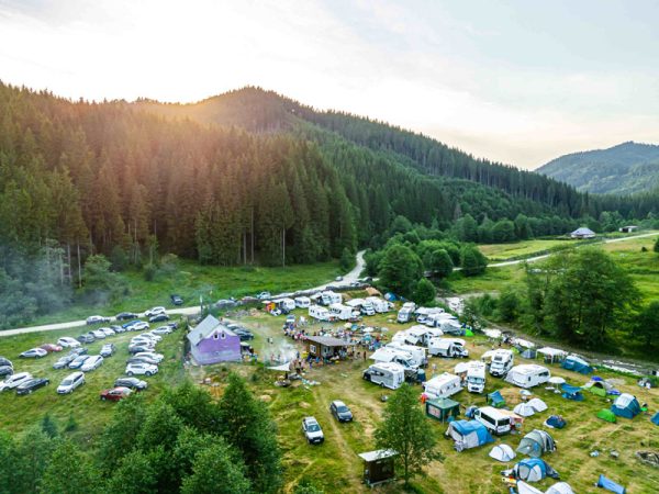 retreat România 2025, retreat vară, dezvoltare personală, retreat spiritual, detox holistic, Shaolin Self Mastery, Maestrul Shi Heng Yi, retreat femei, Fiicele Soarelui, Holistic Restart, Retreat Wisdom, Createrra, Marius Spiridon, nutriție conștientă, Youness Clinic Covasna, retreat Câmpulung Muscel,