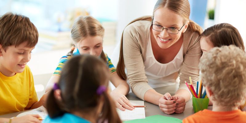 Ziua Învățătorului (5 iunie) Recunoștință pentru cei care modelează generații