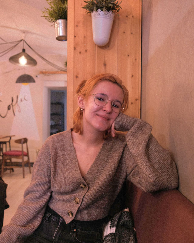 Livia Creț, scriitoare – coordonează ateliere de scriere în Oradea, pentru copii, adulți și comunități vulnerabile.