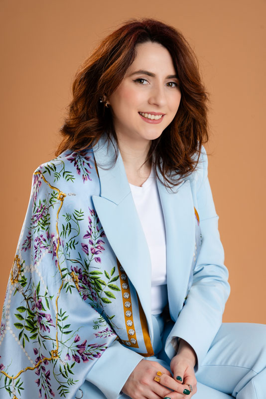 Maria Costake, ilustratoare – aduce în prim-plan frumusețea naturii prin ilustrații botanice și pattern-uri florale.