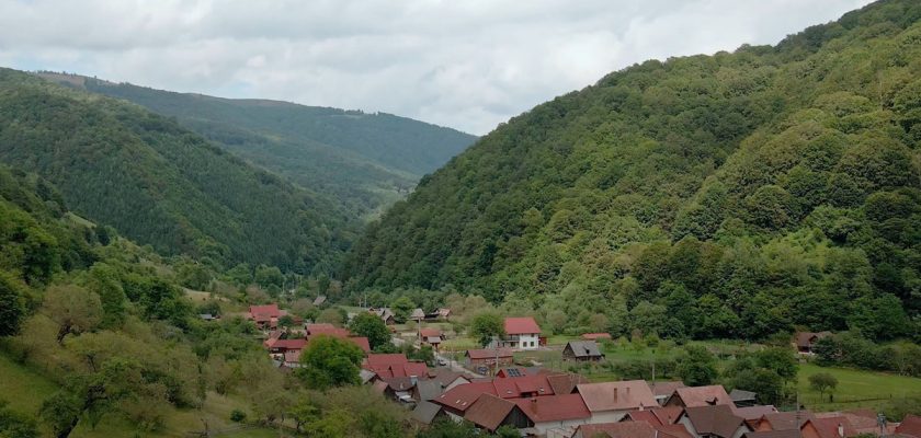 Restaurări de poveste la Râu Sadului: casele tradiționale își recapătă culorile și poveștile