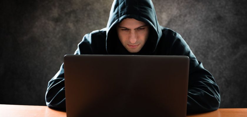 fraude AI, securitate XTB, autentificare două niveluri, protecție investitori, imitare identitate, mesaje false, siguranță digitală, prevenire fraude, XTB
