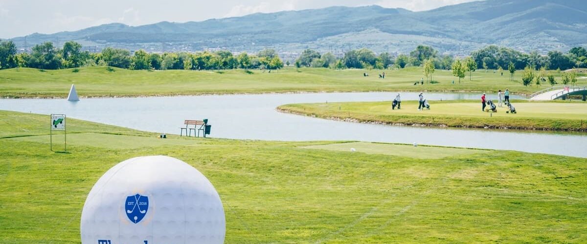 sezonul de golf 2026 Theodora Golf Club cover zp