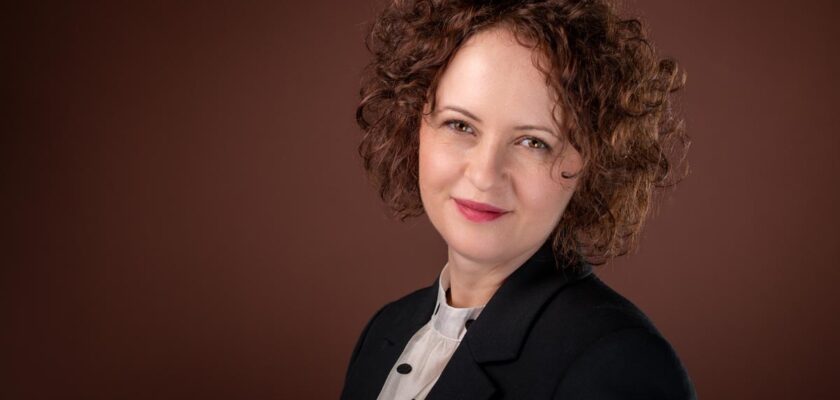Cristina Badea, The Social Incubator, ONG, leadership, tineri