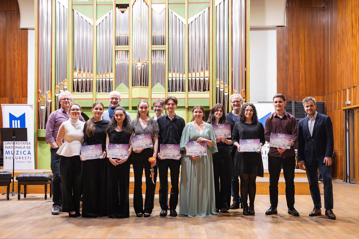 Studenti UNMB la final de concert (photocredit Lavinia Cioacă)