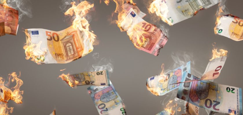 recesiune bani euro riscuri inflatie insolvente XTB Romania