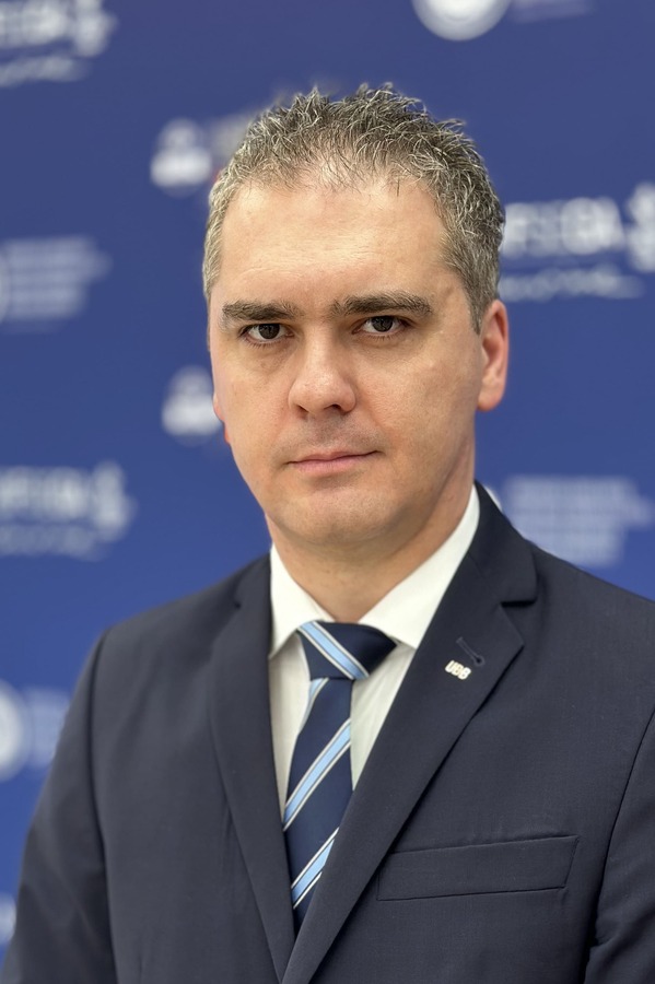 Răzvan V. Mustață, decanul FSEGA, poza profil