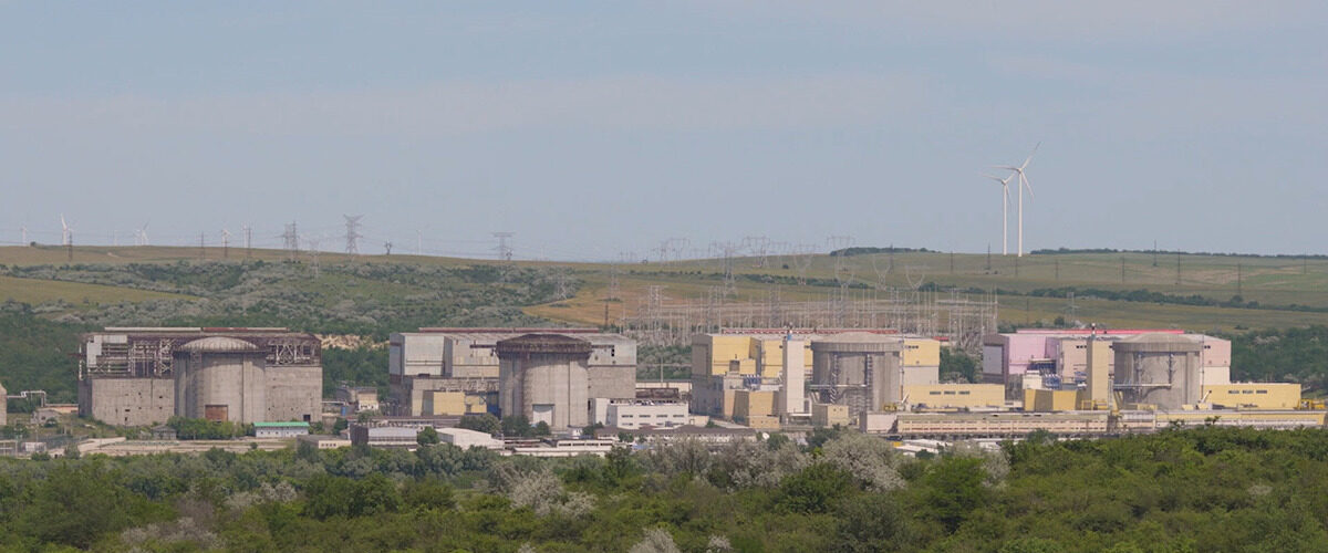 Cernavoda_exterior_view_courtesy_of_Societatea_Nationala_Nuclearelectrica